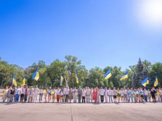 Шановні друзі, колеги та гості міста! Щиро вітаємо вас із Днем Державного Прапора України!