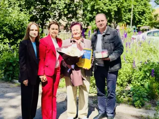 Голова КМО «Батьківщина» Ольга Бабенко разом із депутатом Дніпропетровської обласної ради Марією Бабенко та Ігорем Вовкозубом привітали Реріх Лідію Павлівну з поважним ювілеєм — 85-річчям.