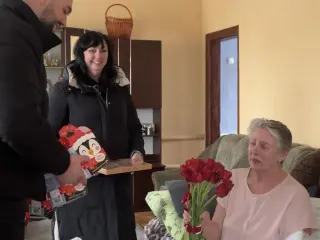 Напередодні Міжнародного жіночого дня команда Криворізької міської організації ВО «Батьківщина», яку очолює Ольга Бабенко, продовжує вітати активних і небайдужих жінок нашого міста.