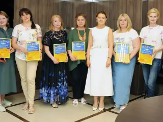 З нагоди Дня журналіста відбулася тепла зустріч голови КрМО ВО «Батьківщина» Ольги Бабенко та депутата Дніпропетровської обласної ради Марії Бабенко з журналістами Центрально-Міського району.