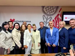 Криворізька команда Ольга Бабенко на зустрічі з лідером партії Юлією Тимошенко. Обговорення найактуальніших на сьогодні питань.