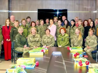 Шановні добровольці, захисники України! Прийміть найщиріші вітання з Днем українського добровольця!