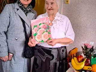 Сьогодні, від імені голови КМО ВО "Батьківщина» Ольги Бабенко, мали честь привітати з поважним ювілеєм — 90-річчям — мешканку Інгулецького району Валентину Олексіївну Глушко.