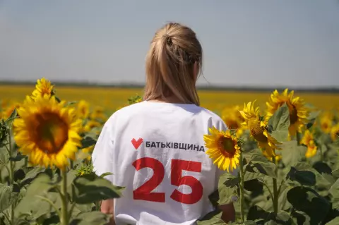 «Батьківщина» у своє 25-річчя відправила на фронт 25 вантажів гуманітарної та військової допомоги